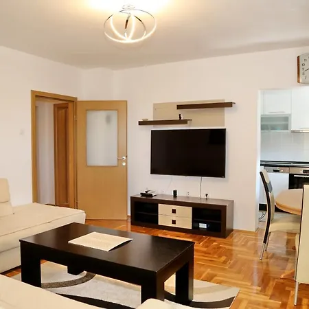 Toni Apartment *